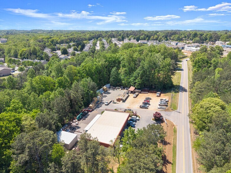 More Photos Of 3917 Old Flowery Branch Rd, Oakwood Flex For Lease