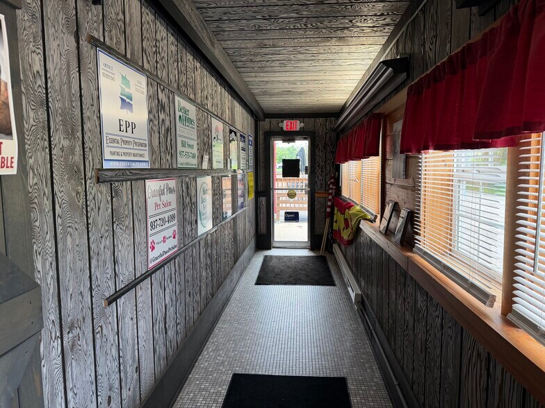 More Photos Of 617 S Washington St, New Paris Bar For Sale