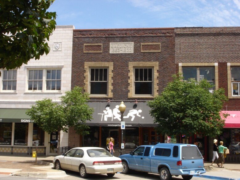 More Photos Of 724 S Massachusetts St, Lawrence Storefront Retail Residential For Lease