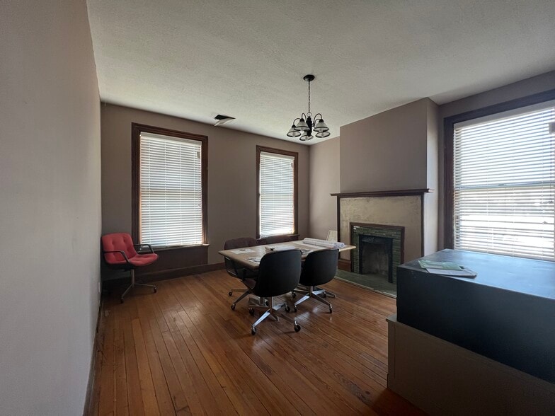 More Photos Of 320 East St, Memphis Office For Sale