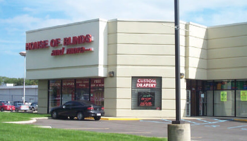 More Photos Of 30730-30780 Orchard Lake Rd, Farmington Hills General Retail For Lease