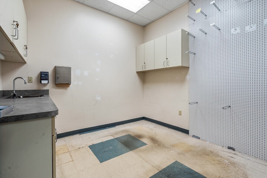 More Photos Of 77-87 Glade Dr, Kittanning Flex For Sale