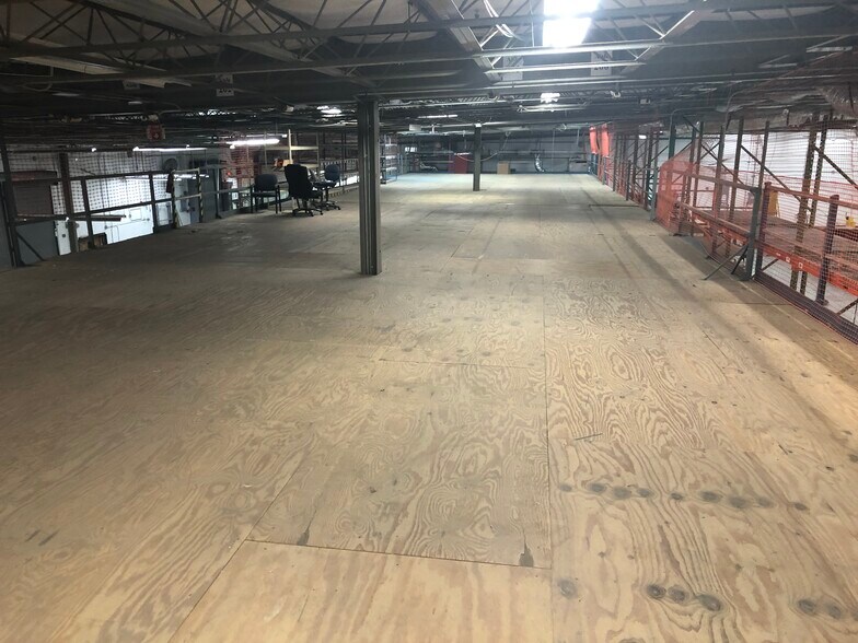 More Photos Of 10045 102nd Ter, Sebastian Light Manufacturing For Sale