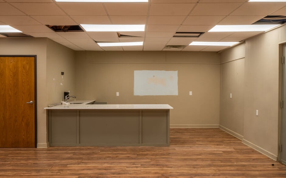 More Photos Of 7908 N Western Ave, Oklahoma City Freestanding For Lease