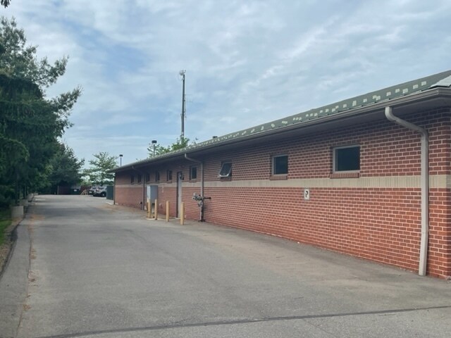 More Photos Of 449 McCormick Rd, Coraopolis Industrial For Sale