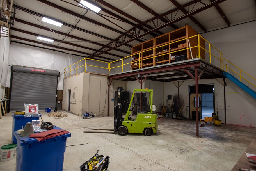 More Photos Of 303 Gadsden St, Columbia Warehouse For Lease