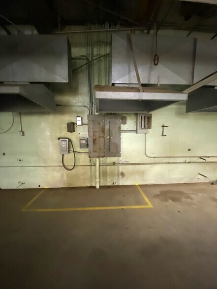 More Photos Of 1212 F.R. Huff Dr, St Matthews Manufacturing For Lease