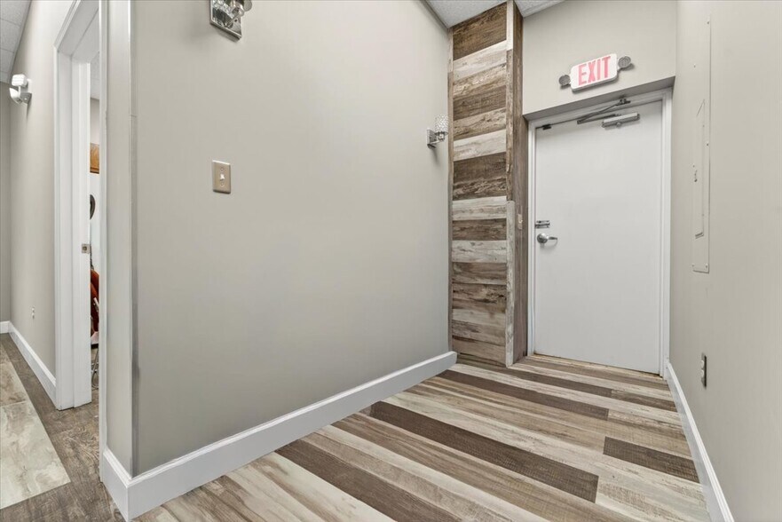 More Photos Of 2055 Blue Spring Rd, Huntsville Storefront Retail Office For Sale