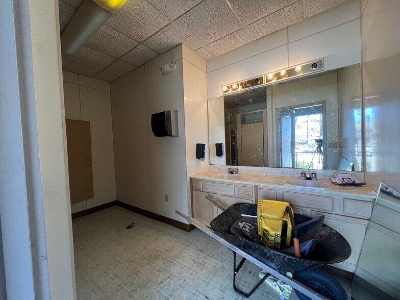 More Photos Of 15371 Highway 13 S, Hurricane Mills Restaurant For Lease