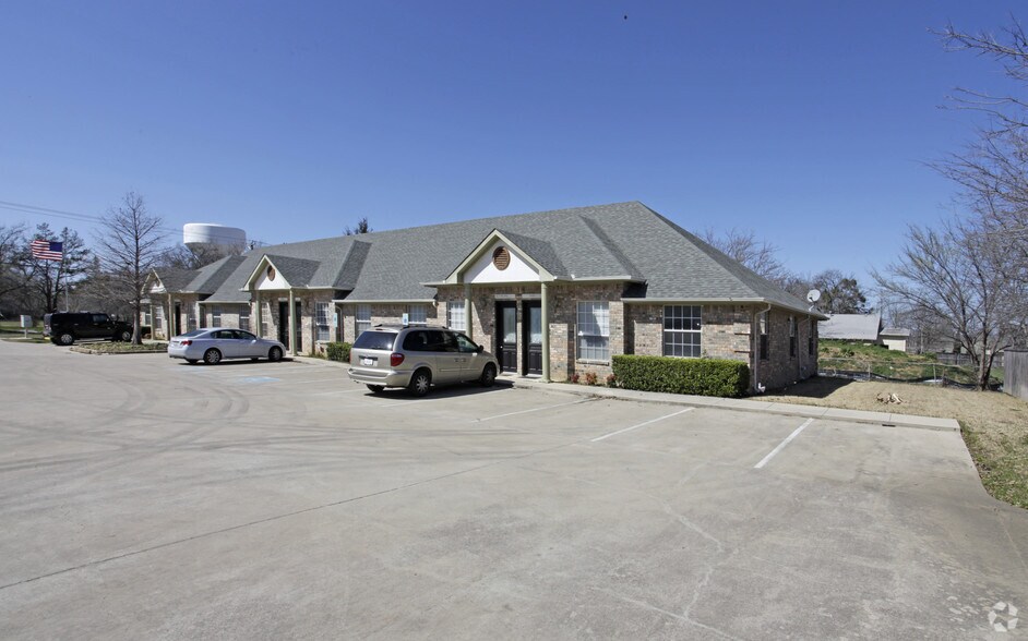 More Photos Of 400 N Main St, Grapevine Office For Lease
