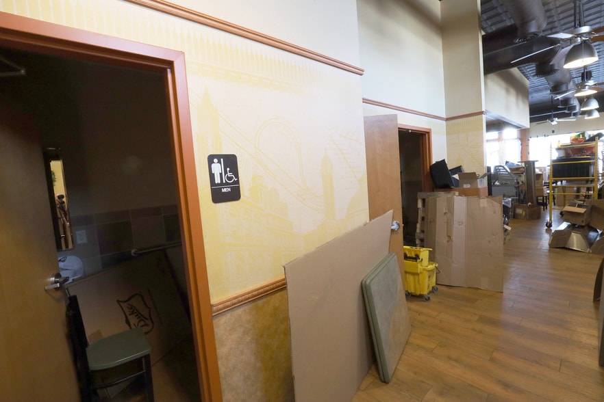 More Photos Of 119-121 E Main St, Smithville General Retail For Sale