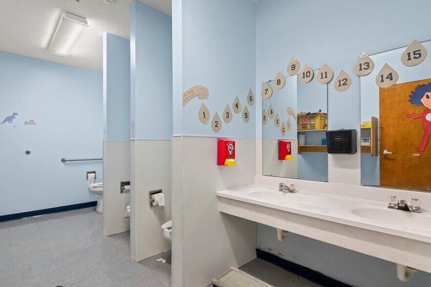 More Photos Of 805 Chatham Rd, Springfield Schools For Sale