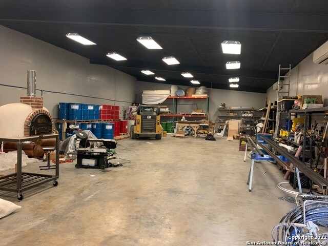 More Photos Of 2209 E Main St, Uvalde Storefront For Sale