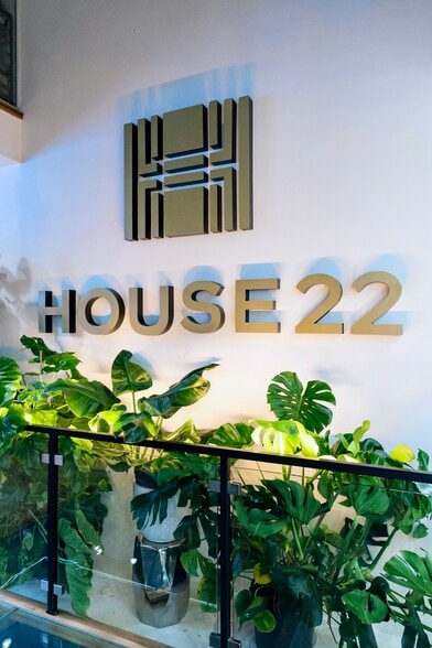 More Photos Of 22 E Elm St, Chicago Storefront Retail Office For Sale