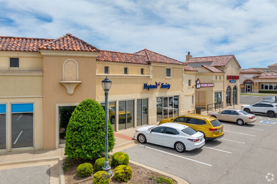 More Photos Of 3100-3272 S Broadway, Edmond Unknown For Lease