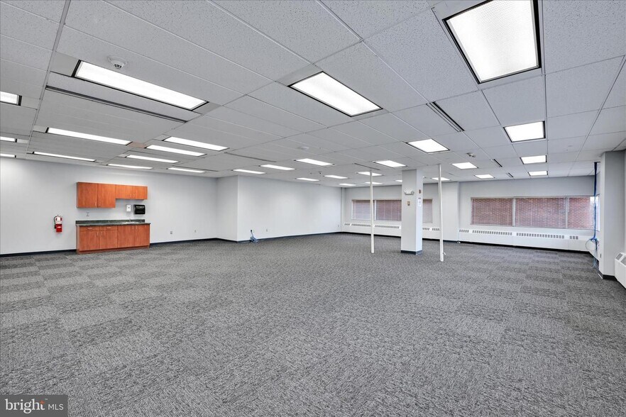 More Photos Of 19 N 6th St, Reading Office For Sale