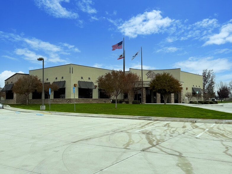 Primary Photo Of 19466 Flightpath Way, Bakersfield Light Distribution For Lease