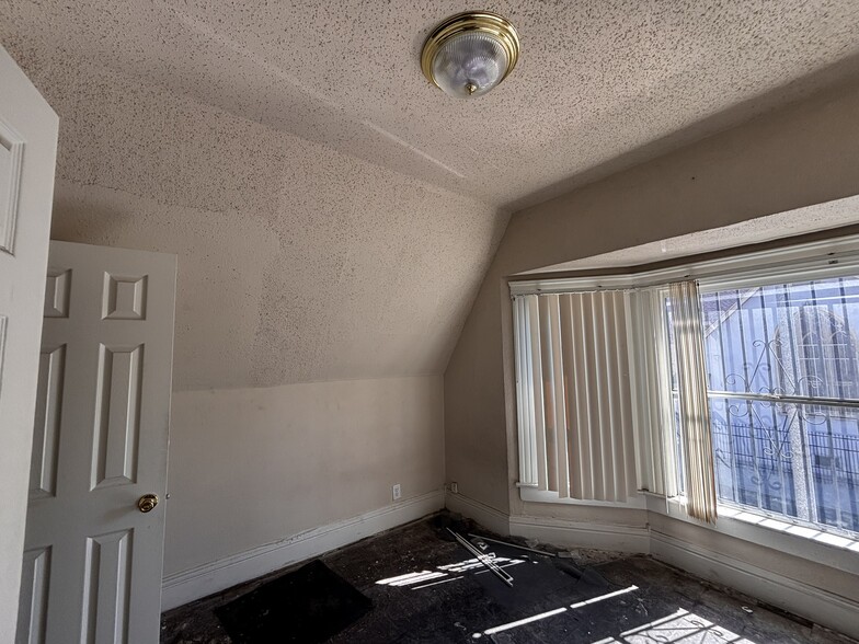 More Photos Of 933 E 28th St, Los Angeles Multifamily For Sale