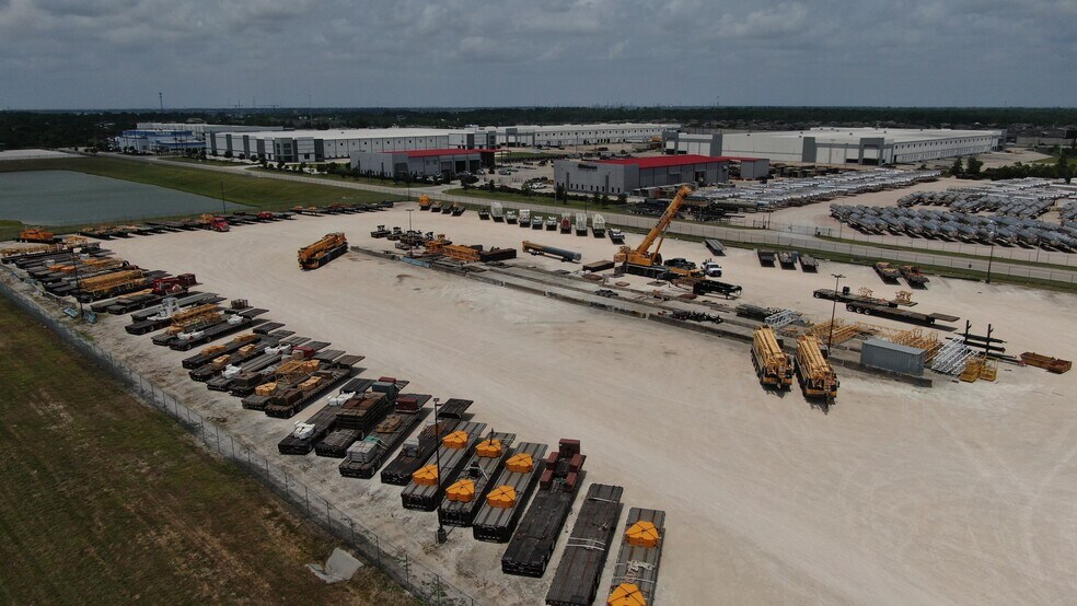 More Photos Of 6327 Thompson Rd, Baytown Truck Terminal For Lease