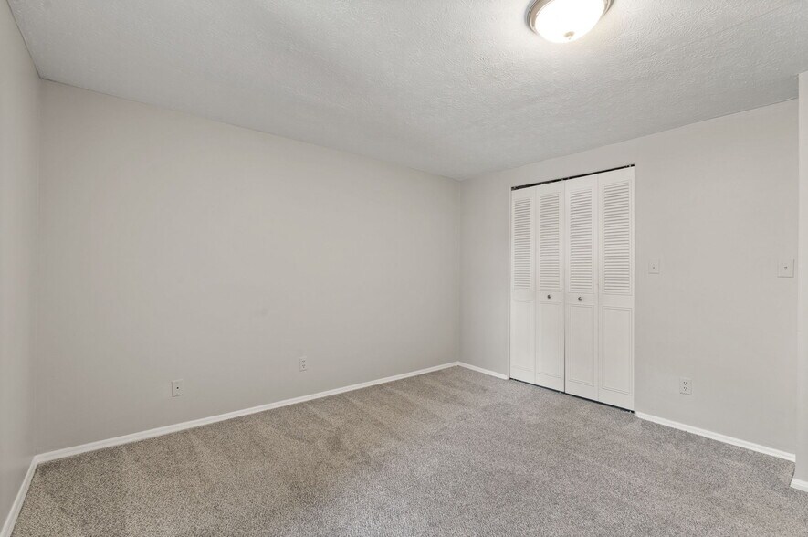 More Photos Of 815-817 Lancelot ct, Jeffersonville Multifamily For Sale