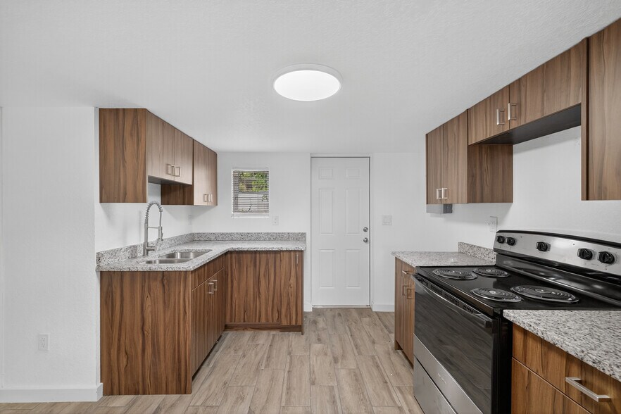 More Photos Of 2710 53rd Ave N, Saint Petersburg Multifamily For Sale