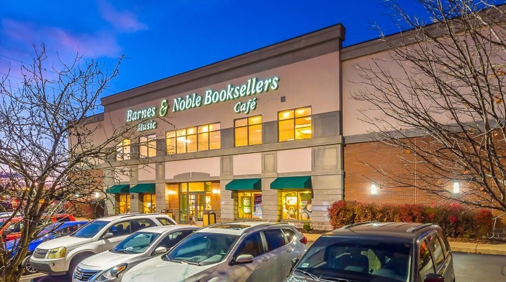 More Photos Of 624 S Green River Rd, Evansville Storefront For Sale