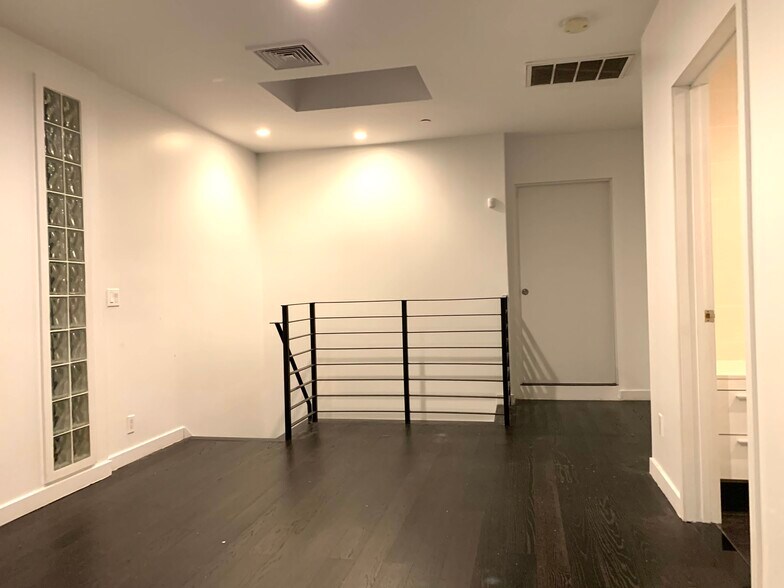 More Photos Of 93 Herbert St, Brooklyn Apartments For Sale