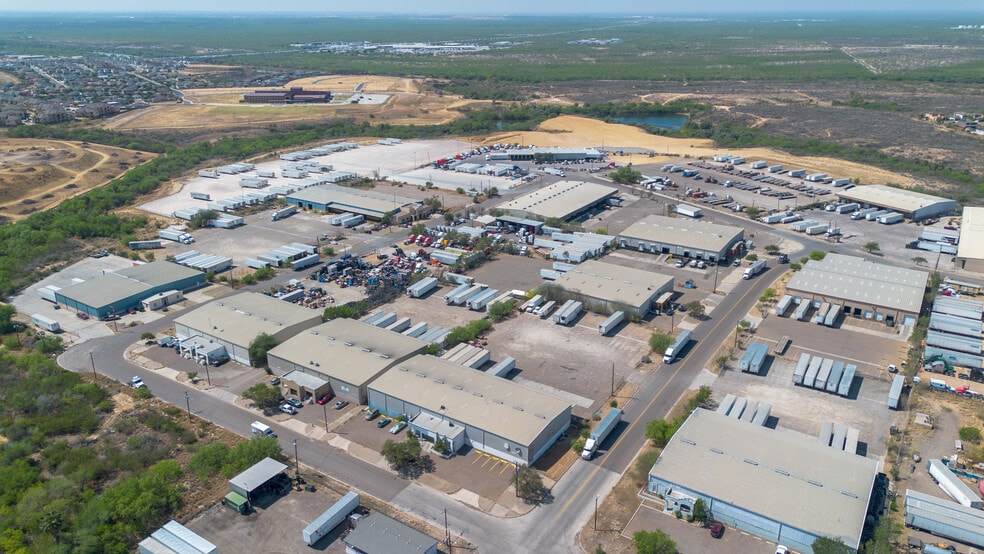 More Photos Of 14112 Business Ave, Laredo Warehouse For Lease