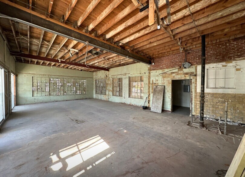 More Photos Of 129 E 18th St, Tulsa Restaurant For Lease