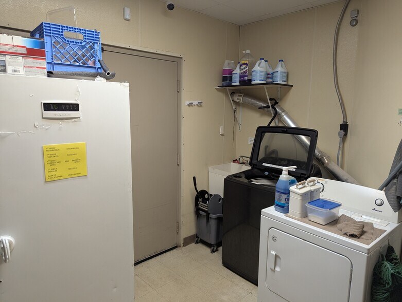 More Photos Of 1221 S Laramie, Peoria Freestanding For Sale