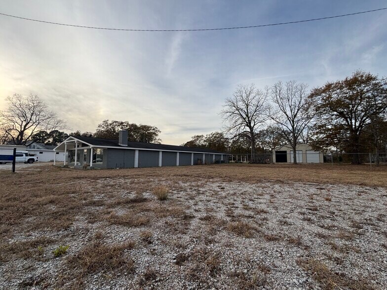 More Photos Of 810 Lydia Hwy, Hartsville Flex For Sale