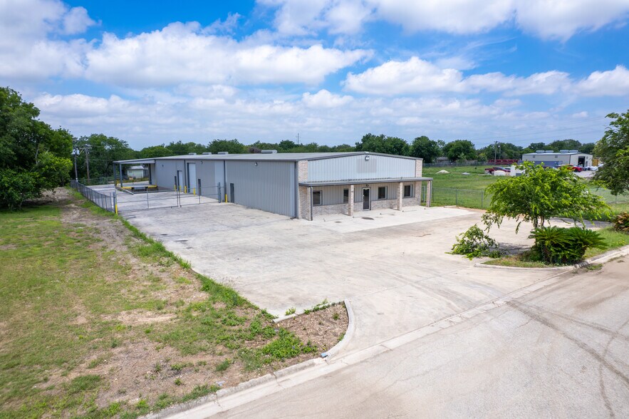 More Photos Of 1141 Guadalupe Dr, Cibolo Manufacturing For Lease