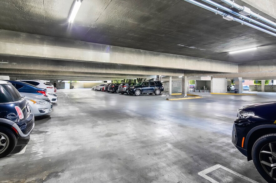 More Photos Of 18645-18663 Ventura Blvd, Tarzana General Retail For Sale
