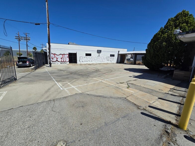 More Photos Of 16214-16300 Lindbergh Street, Van Nuys Manufacturing For Sale