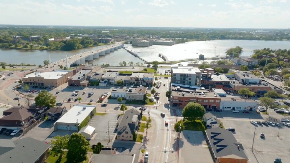 Primary Photo Of 416 George St, De Pere Office For Sale