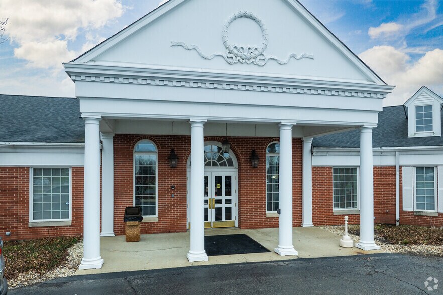 More Photos Of 27401 W Il Route 22, Lake Barrington Medical For Lease