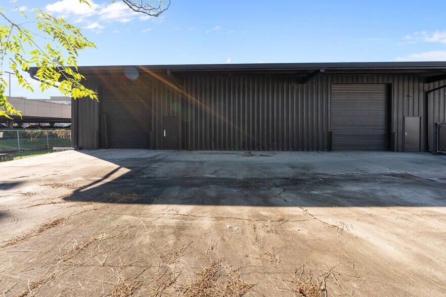 More Photos Of 210 E Palmetto Ave, Longwood Warehouse For Lease