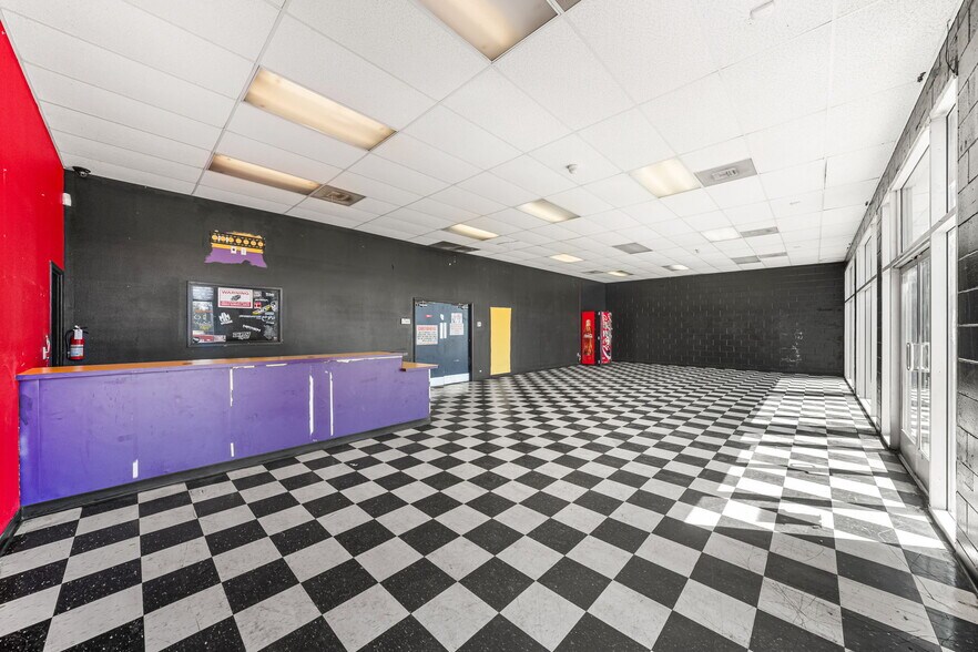 More Photos Of 960 W Holt Blvd, Ontario Freestanding For Sale