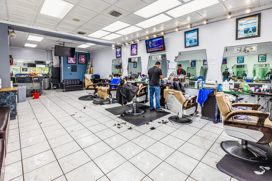 More Photos Of 900-950 NW 36th St, Miami Storefront Retail Office For Sale