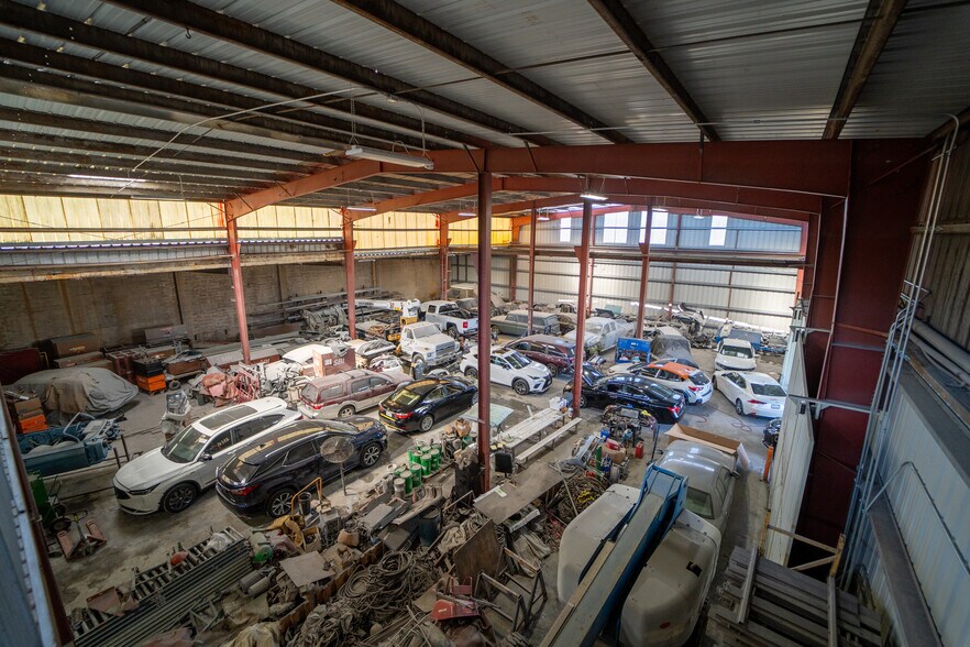 More Photos Of 2751 Lynwood Rd, Lynwood Industrial For Sale