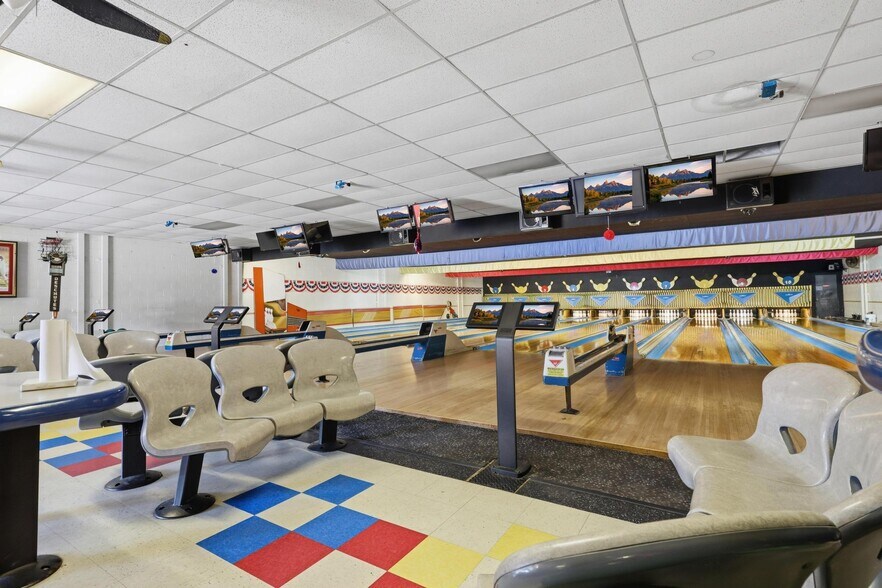 More Photos Of 420 Main St, Colusa Bowling Alley For Sale