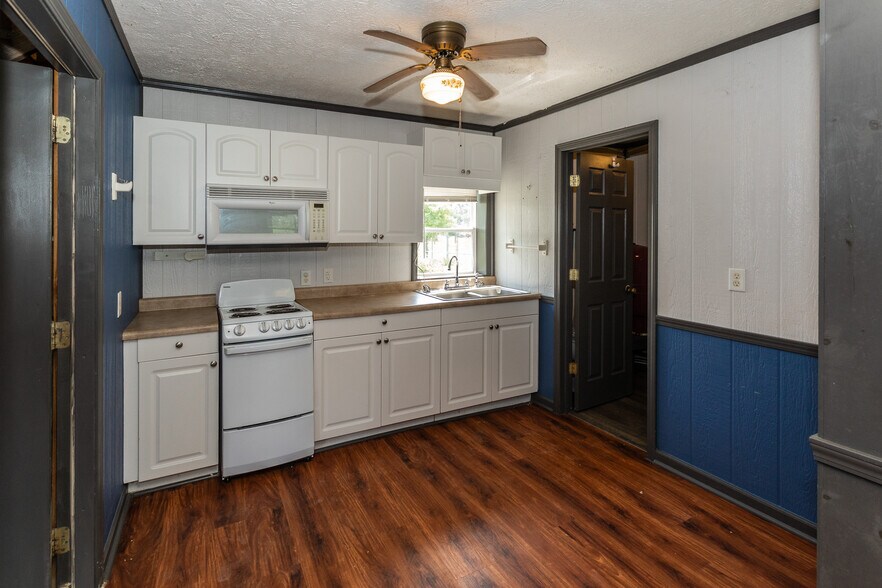 More Photos Of 288 W Brookville Rd, Fountaintown Office For Lease