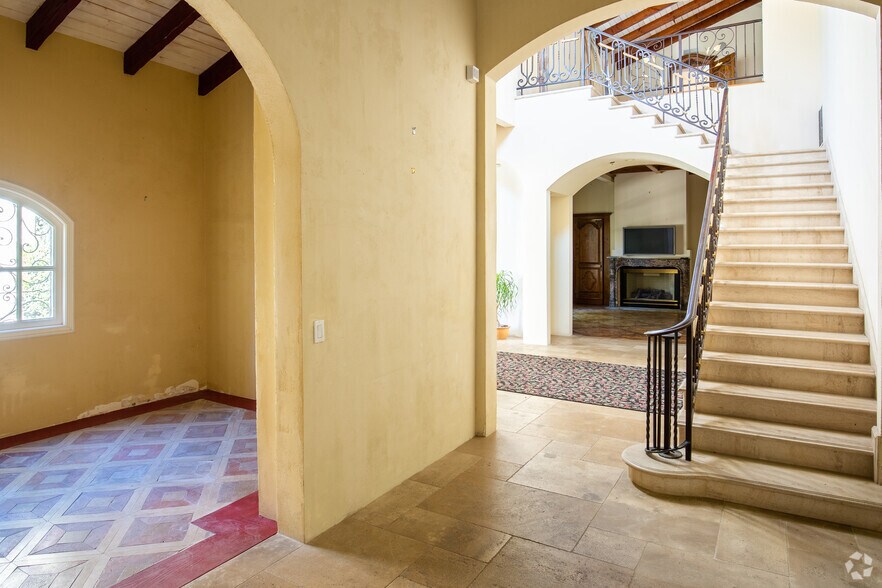 More Photos Of 1832 S Sepulveda Blvd, Los Angeles Storefront Retail Residential For Sale