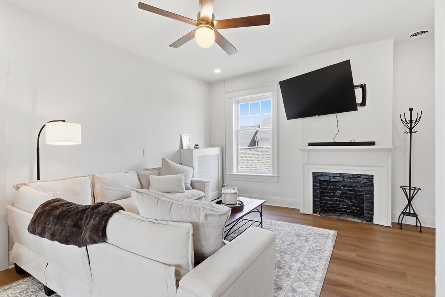 More Photos Of 25 S Main St, Pittsford Freestanding For Sale