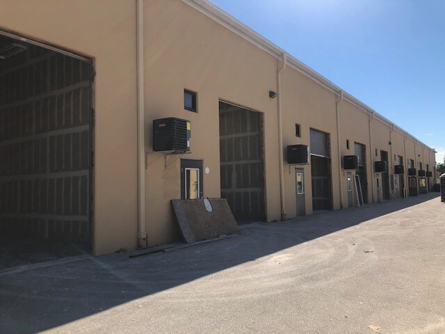 More Photos Of 8801 Business Park Dr, Fort Myers Warehouse For Lease