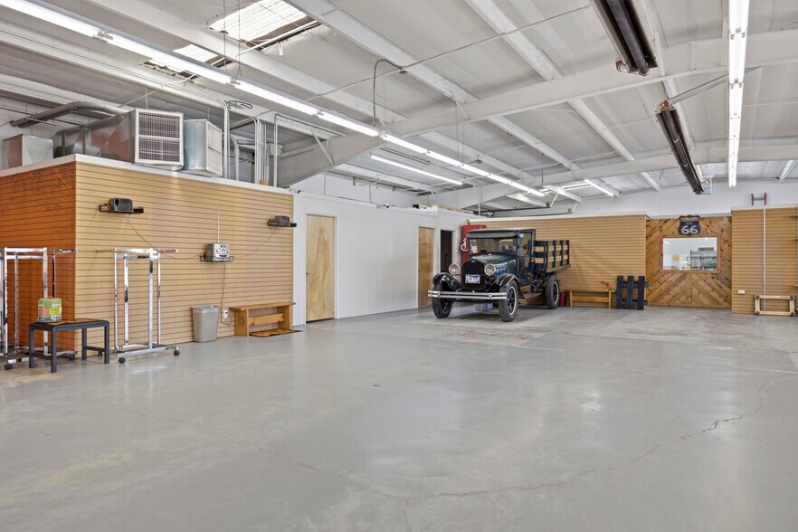 More Photos Of 2015-2017 2nd Ave, Greeley Warehouse For Sale