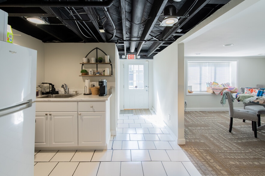 More Photos Of 4154 Crescent Dr, Saint Louis Office For Sale