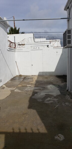 More Photos Of 1127 W Anaheim St, Wilmington Office For Lease