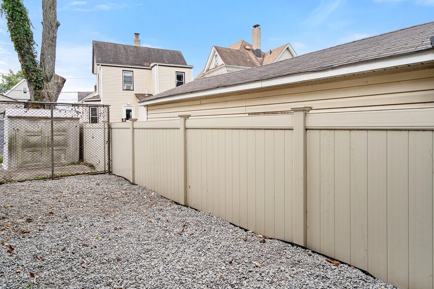 More Photos Of 353 Railroad Ave, Hackensack Warehouse For Lease