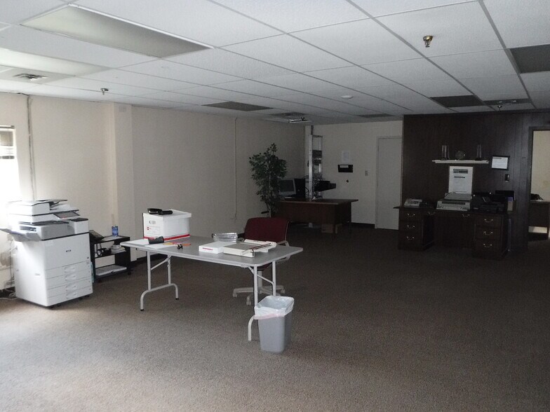 More Photos Of 4203 Curliss Ln, Batavia Office For Sale